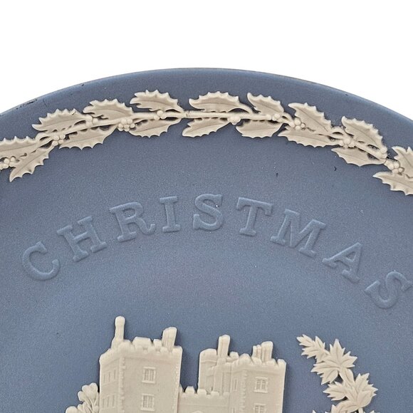 Vintage Wedgwood Collector Plate Lambeth Place Christmas Blue Jasperware 1982 - Picture 4 of 9